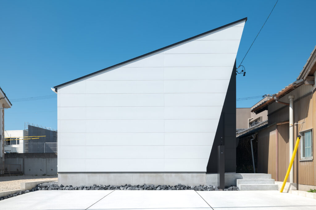 え・・・いつの間に？|くらし・にわ・いえ　KIT PLUS キットプラス｜株式会社三有技建｜安城市・岡崎市｜規格住宅SIMPLE NOTE-シンプルノート BinO-ビーノ｜EXTERIORエクステリア-外構｜家具・雑貨